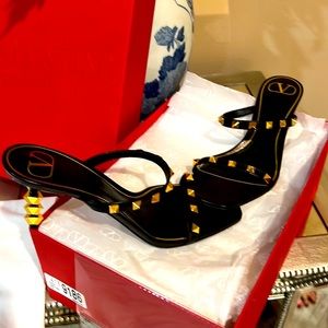 Authentic Valentino Rockstar studded slides in black! Never Worn!